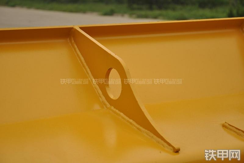 山东临工LG953装载机局部