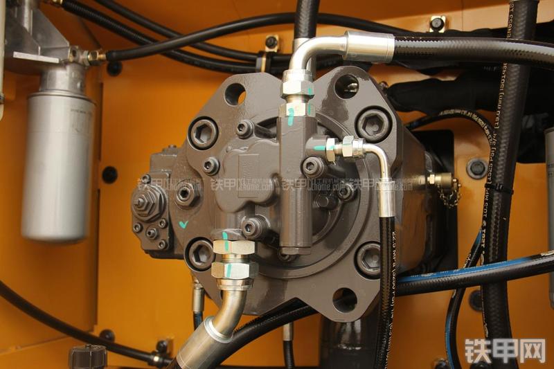 山东临工LG6225E挖掘机局部