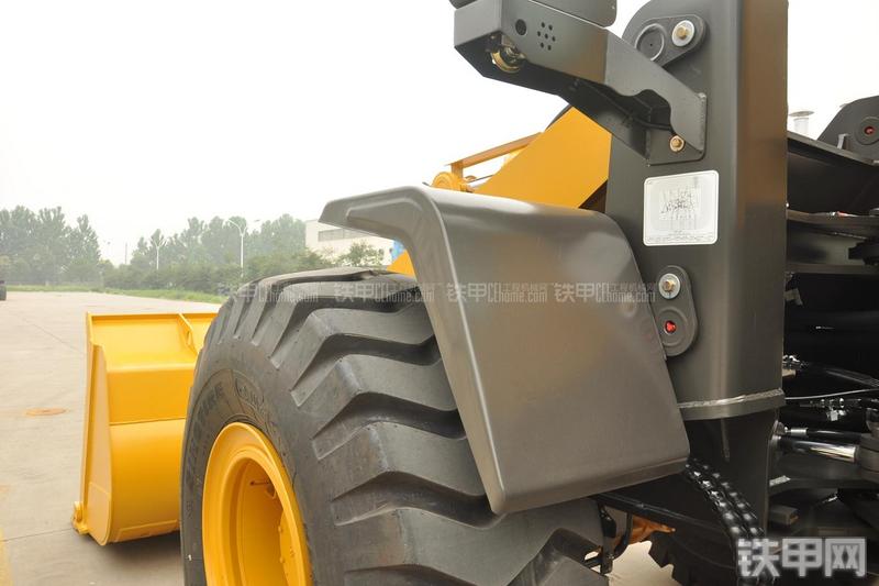 山东临工LG953装载机局部