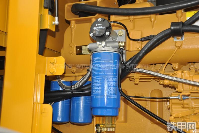 山东临工LG953装载机局部