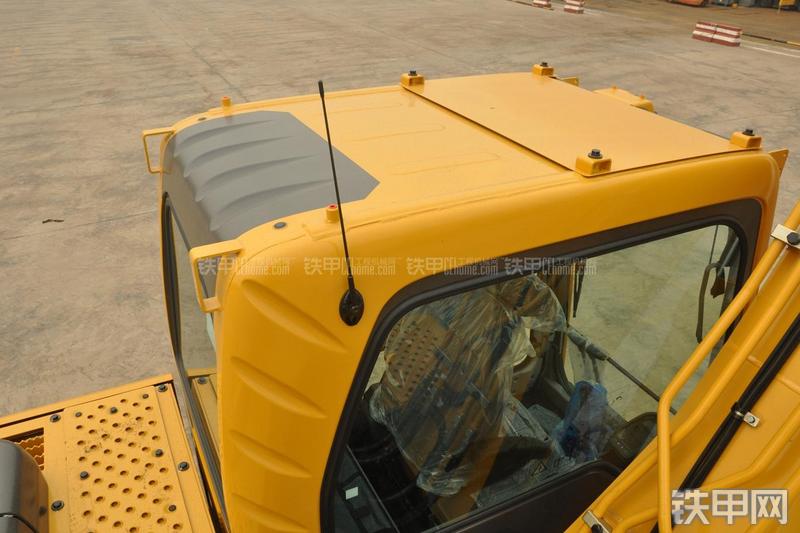 山东临工LG6225E挖掘机局部