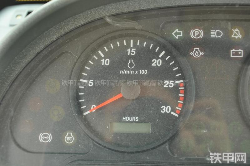 山东临工LG953装载机局部