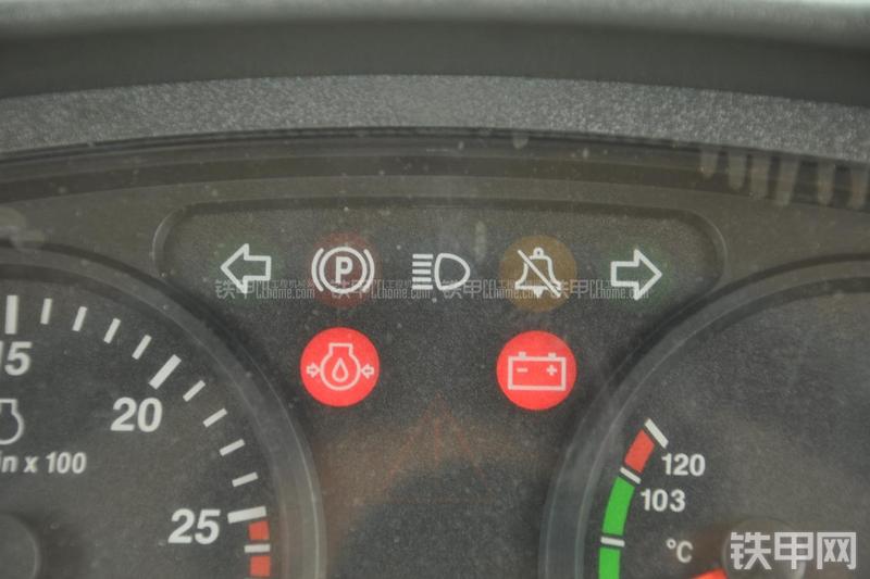 山东临工LG953装载机局部