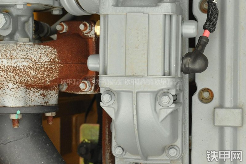 山东临工LG6150E挖掘机局部