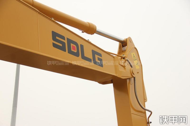 山东临工LG6225E挖掘机局部