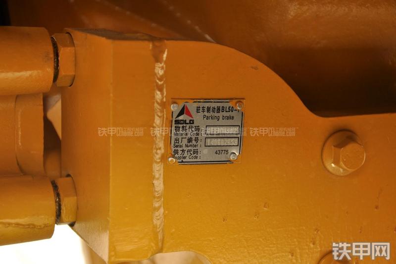 山东临工LG953装载机局部