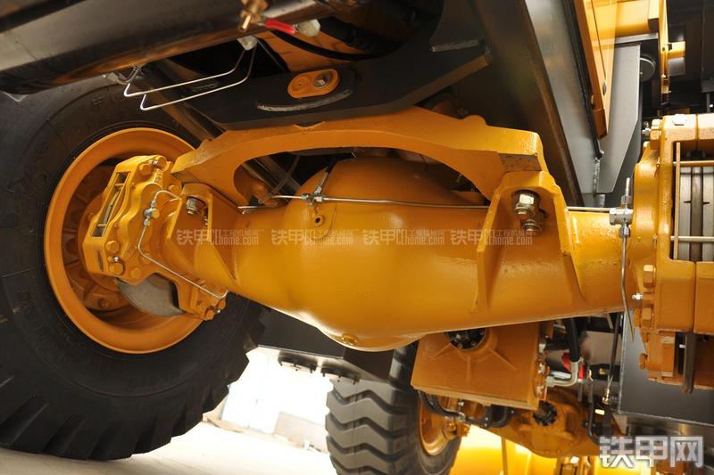 山东临工LG953装载机局部