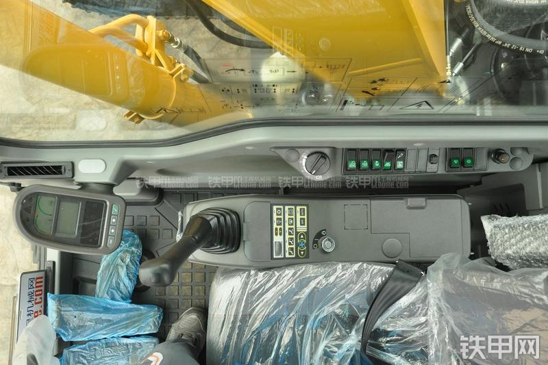 山东临工LG6225E挖掘机局部