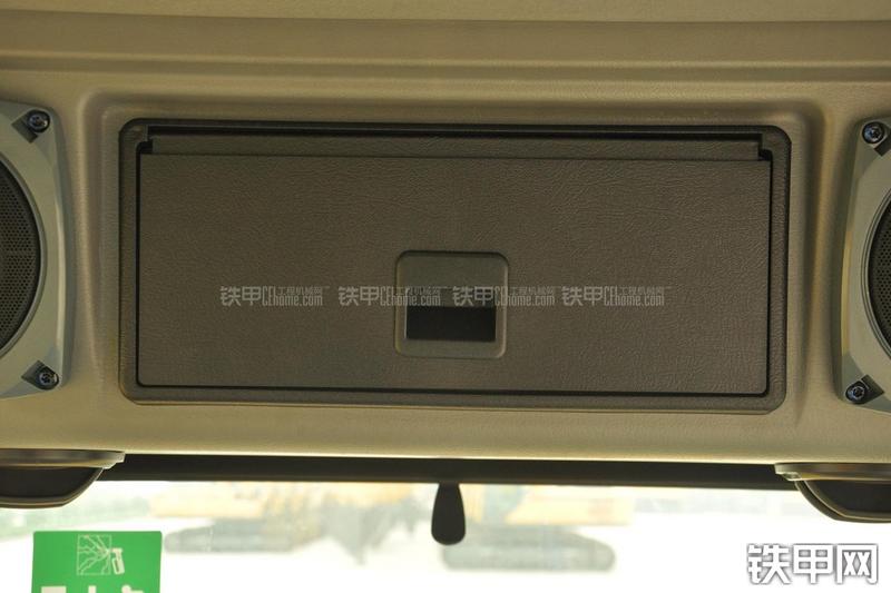 山东临工LG6135E挖掘机局部