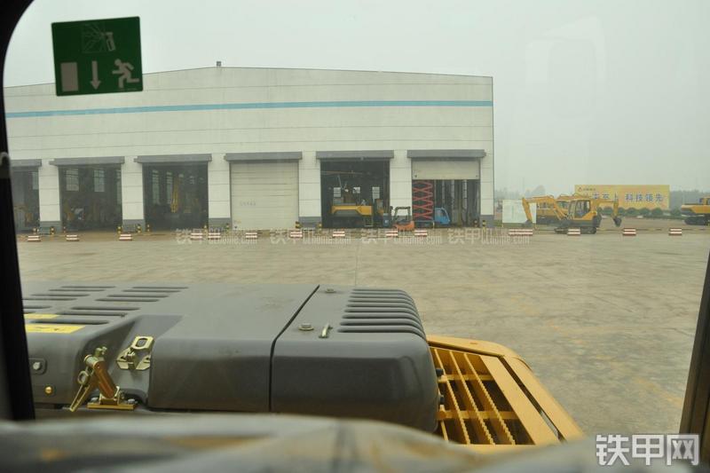 山东临工LG6225E挖掘机局部