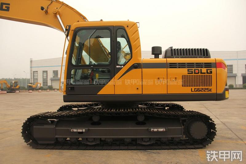 山东临工LG6225E挖掘机整机外观