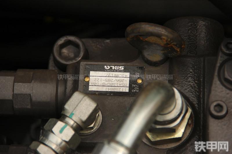 山东临工LG6210挖掘机局部