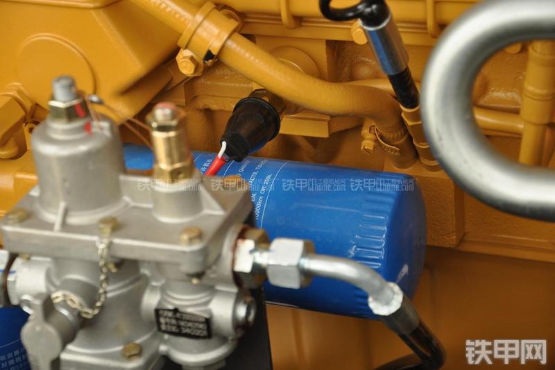 山东临工LG953装载机局部