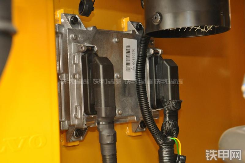 山东临工LG6135E挖掘机局部