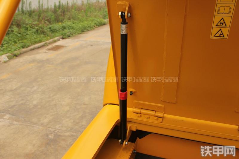 山东临工LG6210挖掘机局部