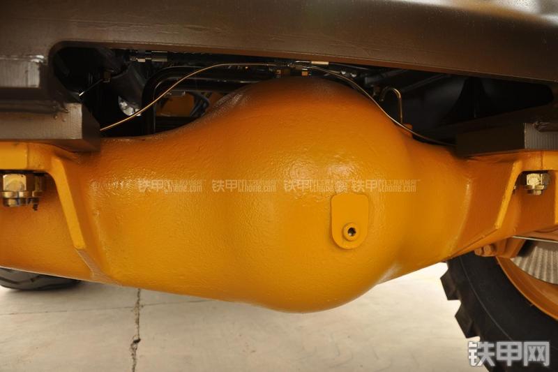 山东临工LG953装载机局部