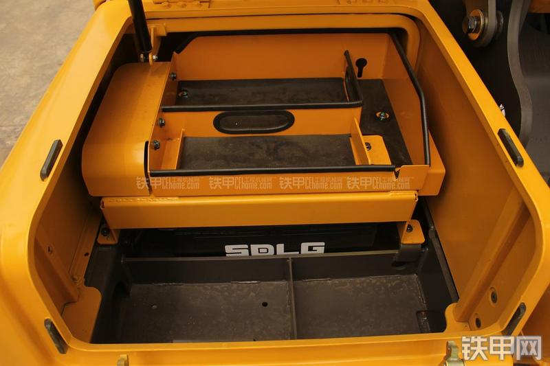 山东临工LG6210挖掘机局部