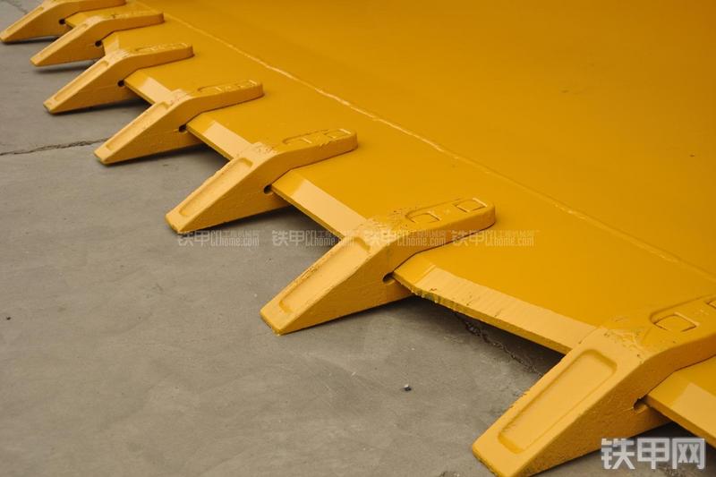 山东临工LG953N节能型装载机局部