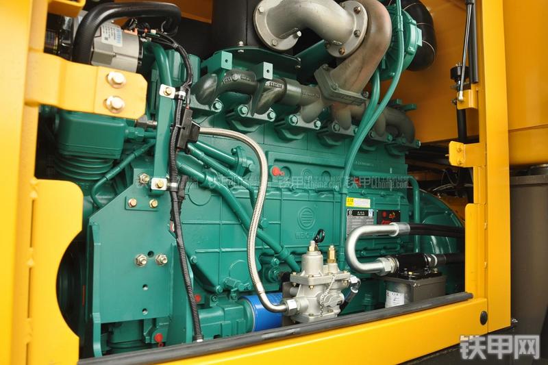 山东临工LG953N节能型装载机局部