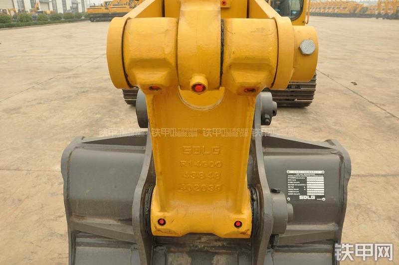 山东临工LG6150E挖掘机局部