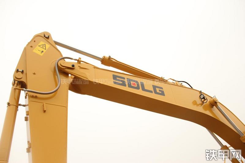 山东临工LG6225E挖掘机局部