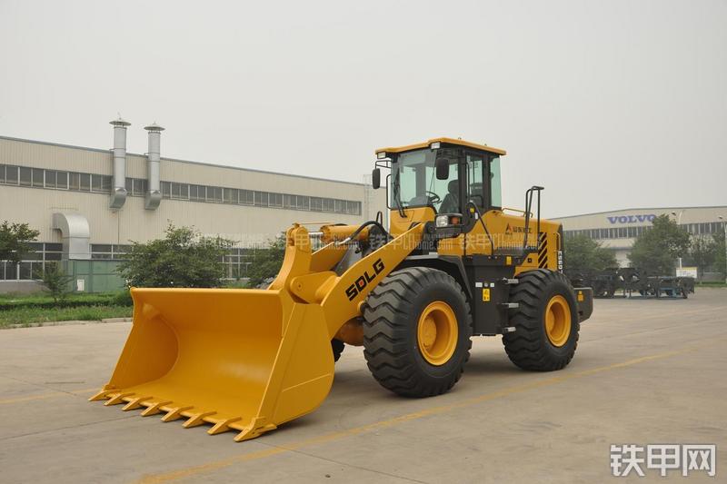 山东临工LG953装载机整机外观