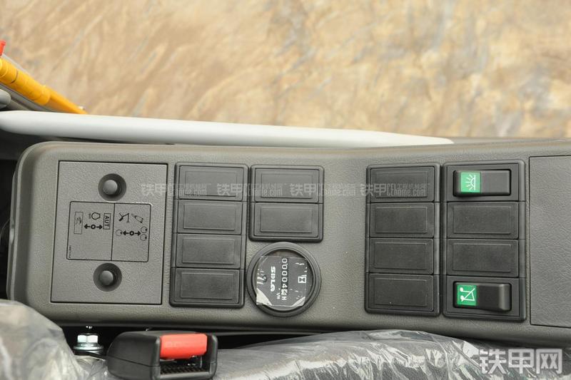 山东临工LG6150E挖掘机局部