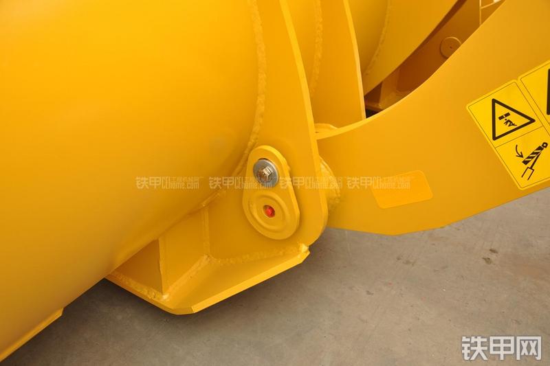 山东临工LG953装载机局部