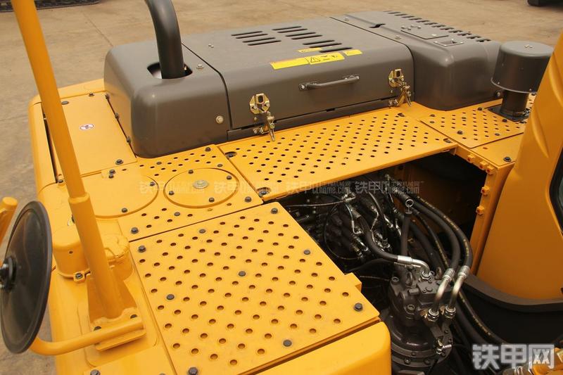 山东临工LG6210挖掘机局部