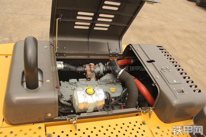 山东临工LG6210挖掘机局部