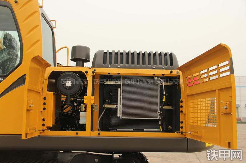 山东临工LG6225E挖掘机局部