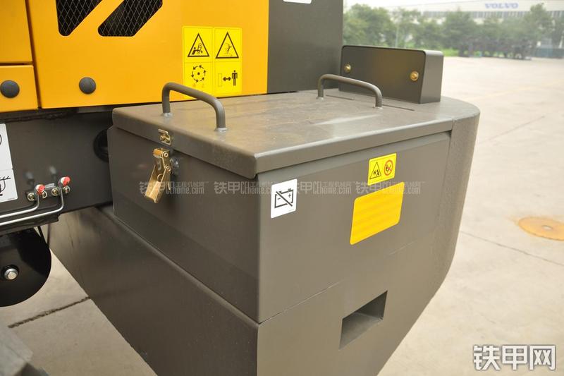 山东临工LG953N节能型装载机局部