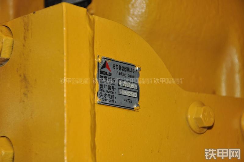 山东临工LG953N节能型装载机局部