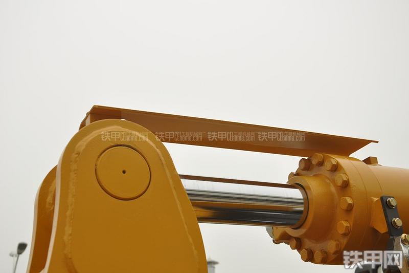 山东临工LG953装载机局部