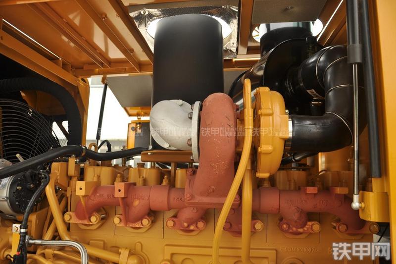 山东临工LG953装载机局部