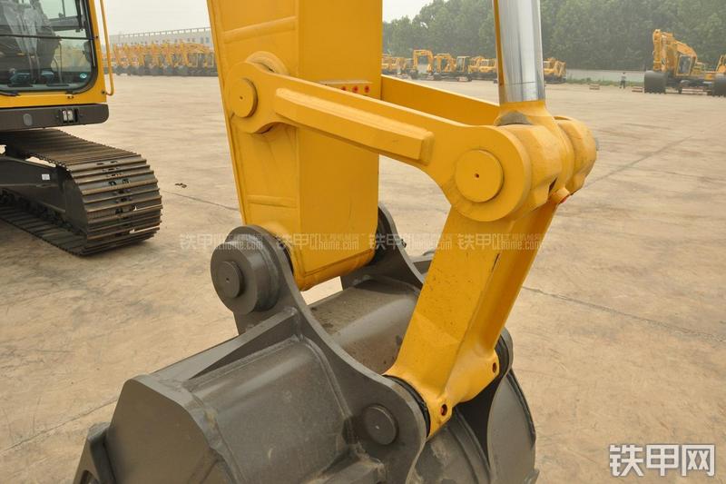 山东临工LG6150E挖掘机局部