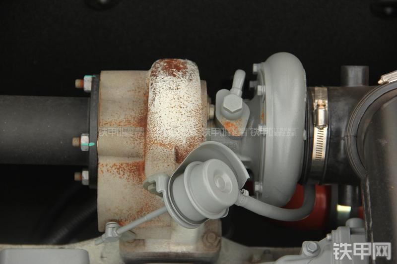 山东临工LG6225E挖掘机局部