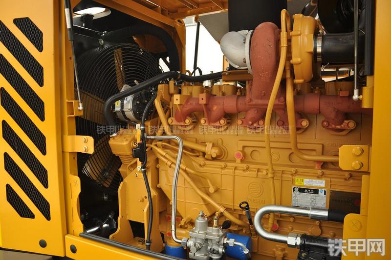 山东临工LG953装载机局部