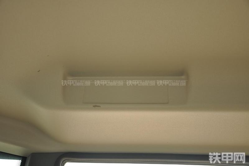 山东临工LG953装载机局部