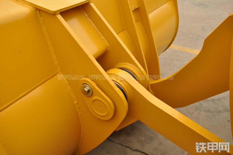 山东临工LG953装载机局部