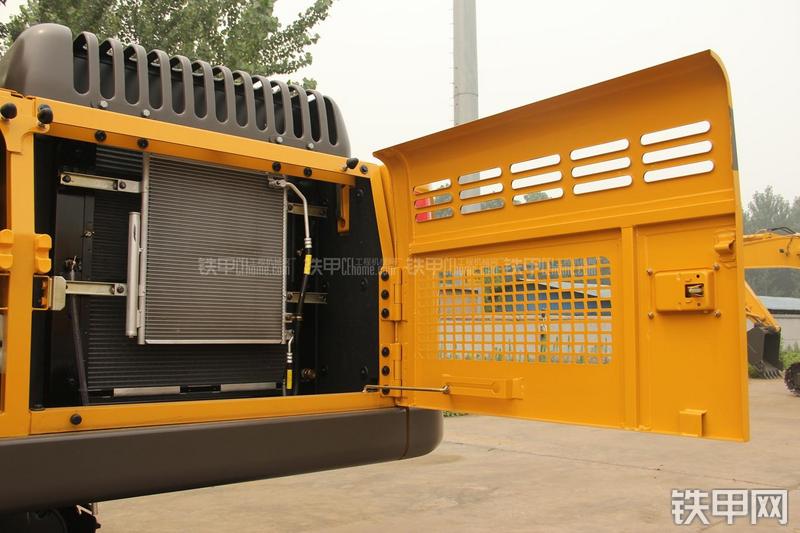 山东临工LG6210挖掘机局部