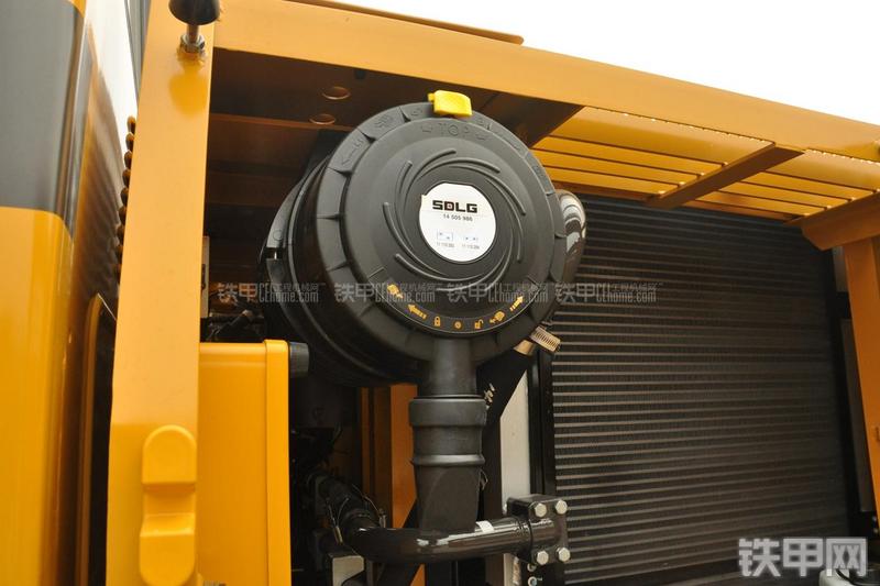 山东临工LG6135E挖掘机局部