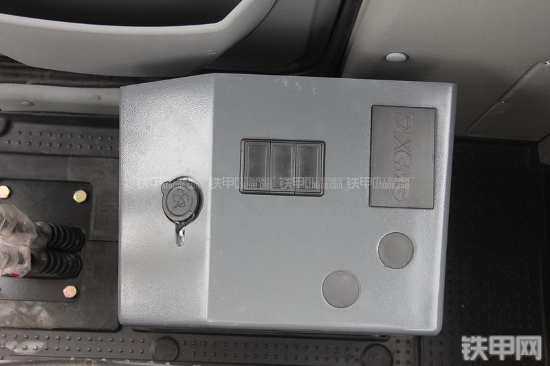 徐工LW300KN装载机局部