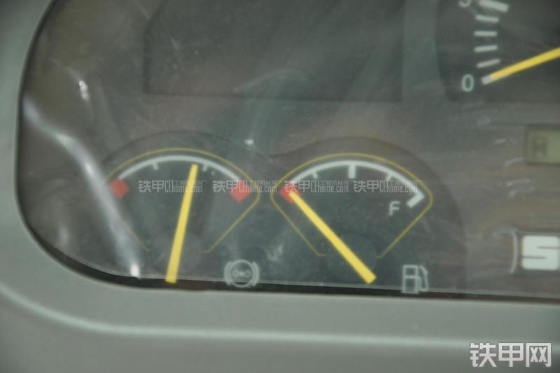 山东临工LG953N节能型装载机局部