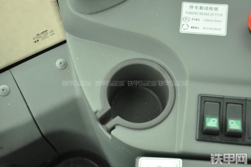 山东临工LG956N装载机局部