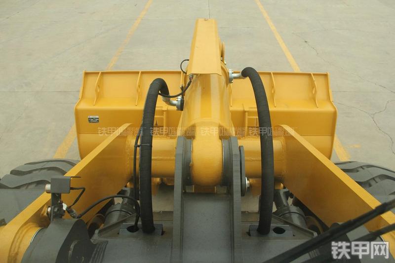 山东临工LG956V装载机局部