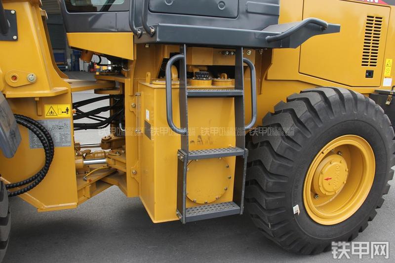 徐工LW300KN装载机局部