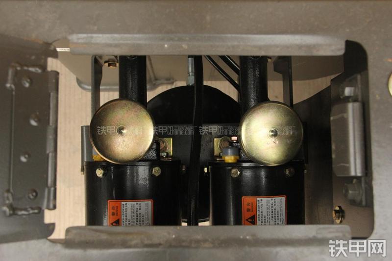 山东临工LG956V装载机局部