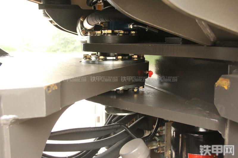 山东临工LG956V装载机局部