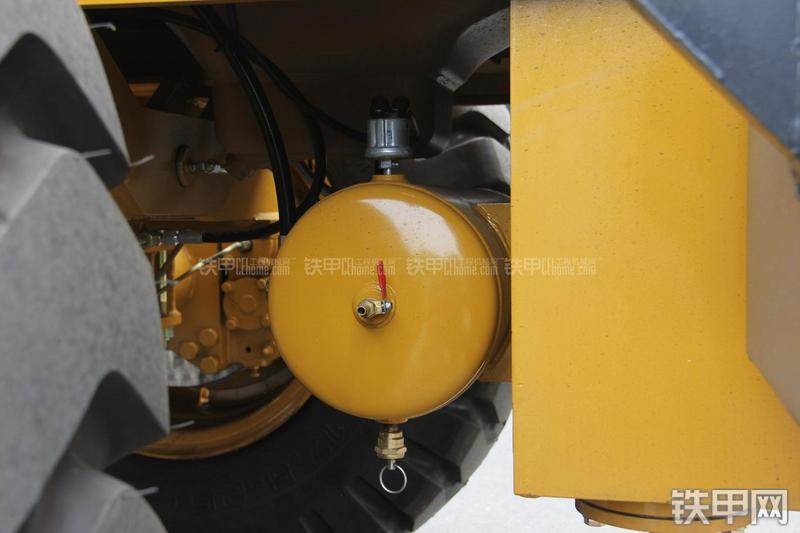 徐工LW300KN装载机局部